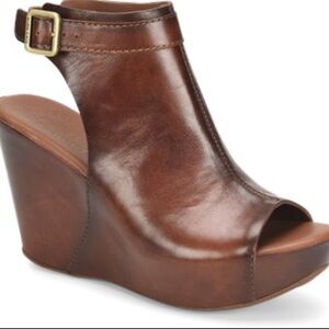 Kork-Ease Berit Wedge in burgundy sz8